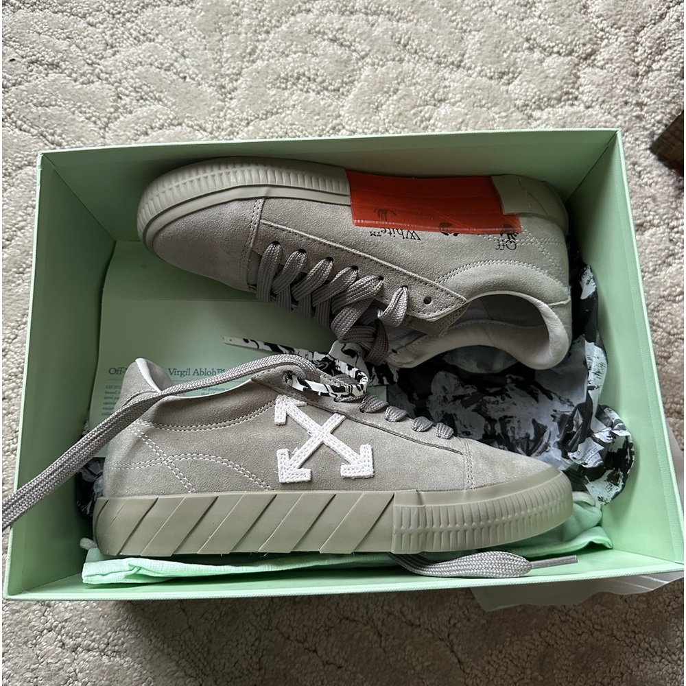 Off White Low Vulcanized sneaker